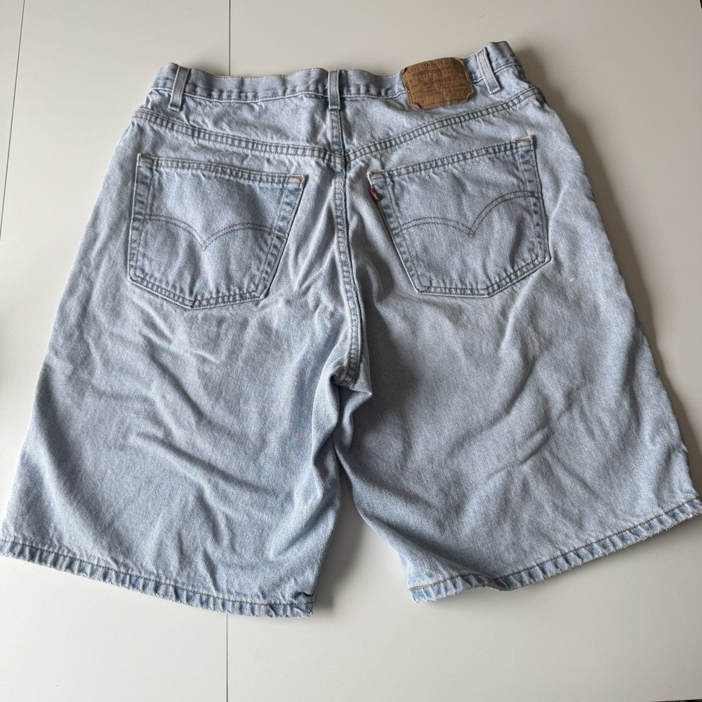 Vintage Levi's 560 Loose Fit Mens Light wash Denim Shorts Size 38 11" Inseam